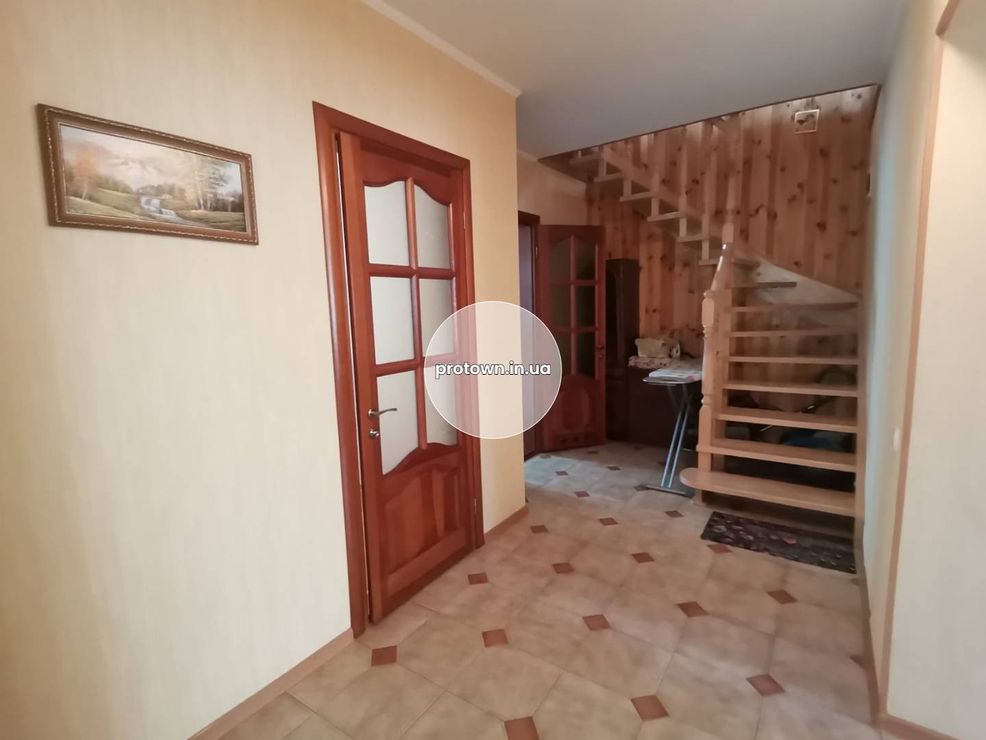 Продажа дома из красного кирпича, 17 соток. От Киева 900м